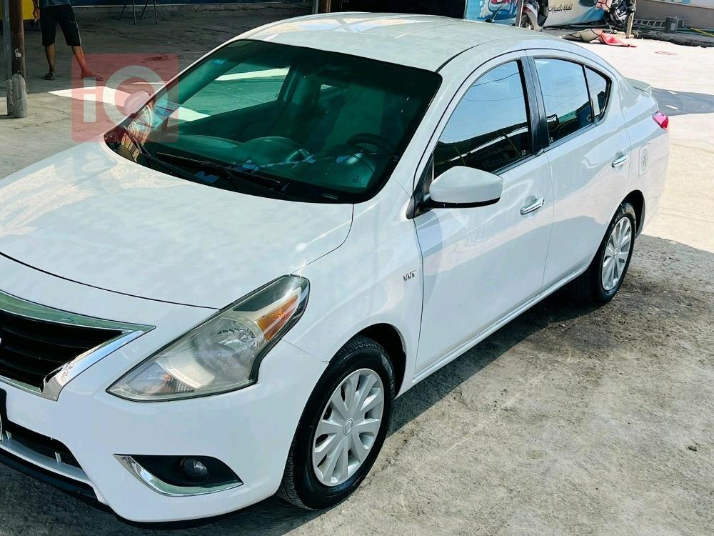 نيسان فيرسا